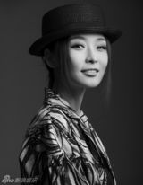 组图：李曼黑白爵士大片曝光 展现夏日别样风采 