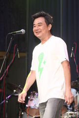 组图：陈升自嘲“滚石二哥” 演唱会与周华健硬碰硬