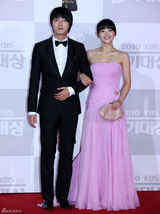 组图：韩国KBS演技大赏颁奖 张赫文根英等出席