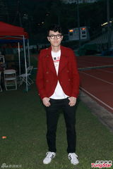 组图：何超仪称与何超云不熟 拒谈对方情变传闻