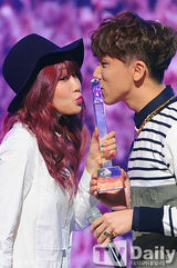 组图：昭宥郑基高MCD夺冠 宣美回归再跳光脚舞