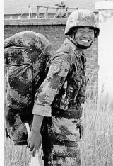 网曝真实版许三多:北京军区士官撞脸王宝强(图)