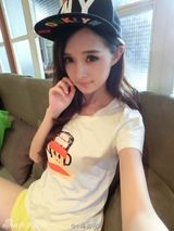 组图：女子酷似杨幂  网友直呼傻傻分不清