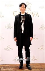 组图：孙泰英李政宰等出席巧克力店开业仪式