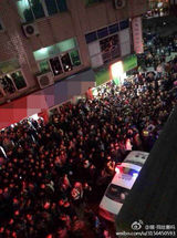 组图：刘德华连江拍戏 粉丝为追星挤爆整条街