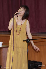 组图：藤田惠美关爱日本灾民 赞香港学生勇于表达