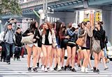 组图：台湾少女发起无裤日 引男士围观