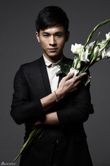 组图：乔振宇生日写真 彰显轻熟男独特魅力