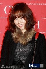 组图：少时TIFFANY高俊熙等红装热情站台