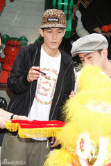 幻灯：陈冠希台北开店六月复出 称不知Lucas是谁