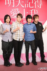 组图：安心亚被问绯闻语塞 称感情空窗因个性