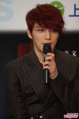 组图：韩国人气偶像金在中亮相上海魅惑帅气