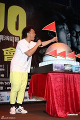 组图：陈奕迅台北签票遭台风搅局 演唱会曲目歌迷选