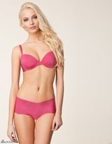 组图：俄罗斯嫩模阿伦娜丰唇美乳 玩清新诱惑