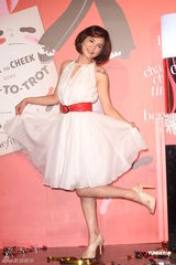 组图：Ella变身玛丽莲-梦露 否认今年步入礼堂