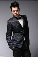 组图：徐海乔英伦写真绅士范随性优雅