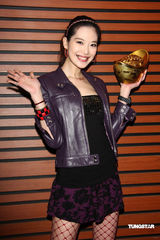 幻灯图集：伊林模特结束九天年假 黄志玮等新春团拜 