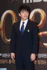 独家高清：金在中林时完帅气宣传《Triangle》