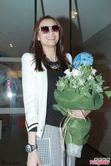 组图：应采儿剖腹诞男婴 谢天华等入院探望