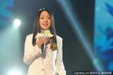 高清组图：杨钰莹白衣飘飘甜美献唱 不见岁月痕迹