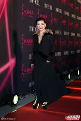 姚晨露背装秀性感 范冰冰否认收婚戒称自备(图)