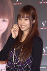 组图：女优佐山爱与瑠川里菜抵台与粉丝互动