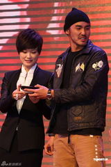 高清图：李宇春亮相《血滴子》发布会黑衣帅气