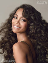 组图：阿凡达女星佐伊全裸登杂志 大秀迷人酮体