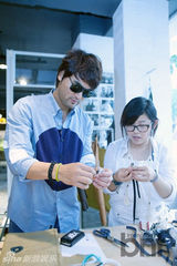 组图：尹施允李玹雨等众韩星为潮牌店站台