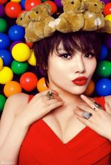 组图：徐冬冬圣诞写真 打造浓郁节日气氛