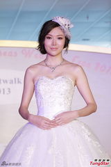 组图：叶翠翠亮相婚纱展 盼觅爱郎自认爱吃醋