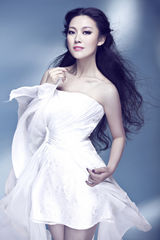 组图：常思思《炫境》写真洁白霓裳似出水芙蓉