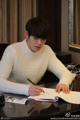 组图：金宇彬粉丝破百万晒帅照 网友呼唤多更新