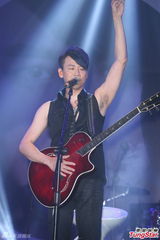 组图：陶喆自曝明年完婚 Live演唱泪眼忆亡父