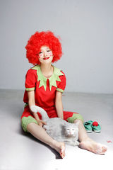 组图：江一燕小丑写真百变心情 银幕素描80后小妞