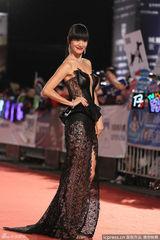 组图：女星助阵第48届台湾电视金钟奖红毯