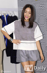 组图：韩星Bada吴允儿IVY等出席时尚活动