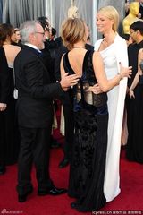 高清组图：奥斯卡红毯斯皮尔伯格夫妇与帕特洛合影