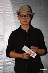 组图：余少群何杜娟携手《e恋迷情》聚焦网恋