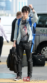 组图：2AM郑珍云加盟《丛林法则2》