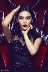 组图：百变韩丹彤万圣节大片变妖艳女巫