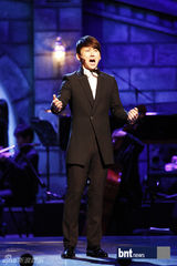 组图：孙浩英《歌剧明星》获胜 严智苑主持礼服抢眼