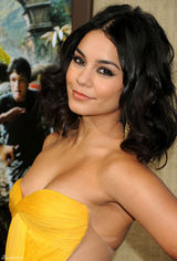 组图：瓦妮莎-哈金斯亮相《地心历险记2》首映