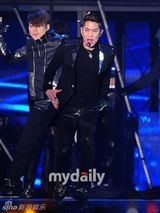 组图：韩国偶像组合神话15周年演唱会