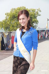 组图：候选中华小姐背景雄厚 徐少强之女曾志伟护航