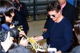 组图：汤姆克鲁斯赴韩宣传新片表现亲民