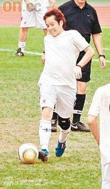 幻灯组图：尹志强纪念球赛 梁汉文头球破门慰舅父