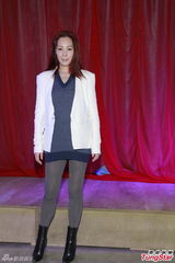 组图：关淑怡出席舞蹈教室开幕 计划旅游度新年