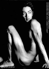 策划：上杂志被脱光的日本一线男星 全裸肉搏战