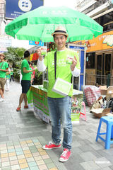 组图：乐施大使森美义卖 呼吁救助内地贫苦人士